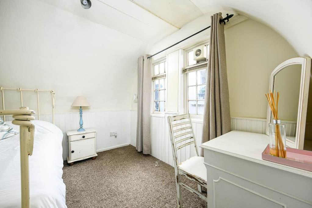 Unique 1 Bedroom Apartment-Bath Exterior photo